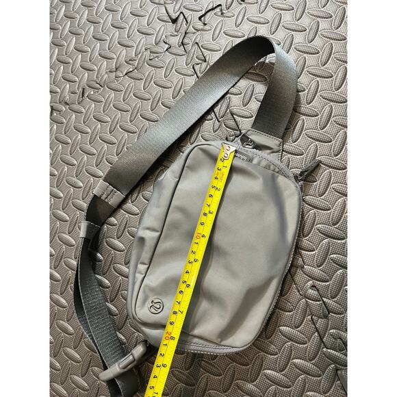 Authentic Lululemon Everywhere Belt Bag‎ Light Gray Fanny Pack O/S Waist - Picture 9 of 10